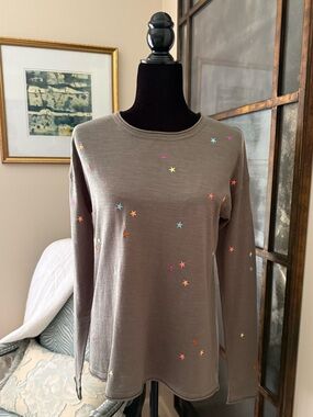 LISA TODD LIGHTWEIGHT SWEATER WITH EMBROIDERED STARS